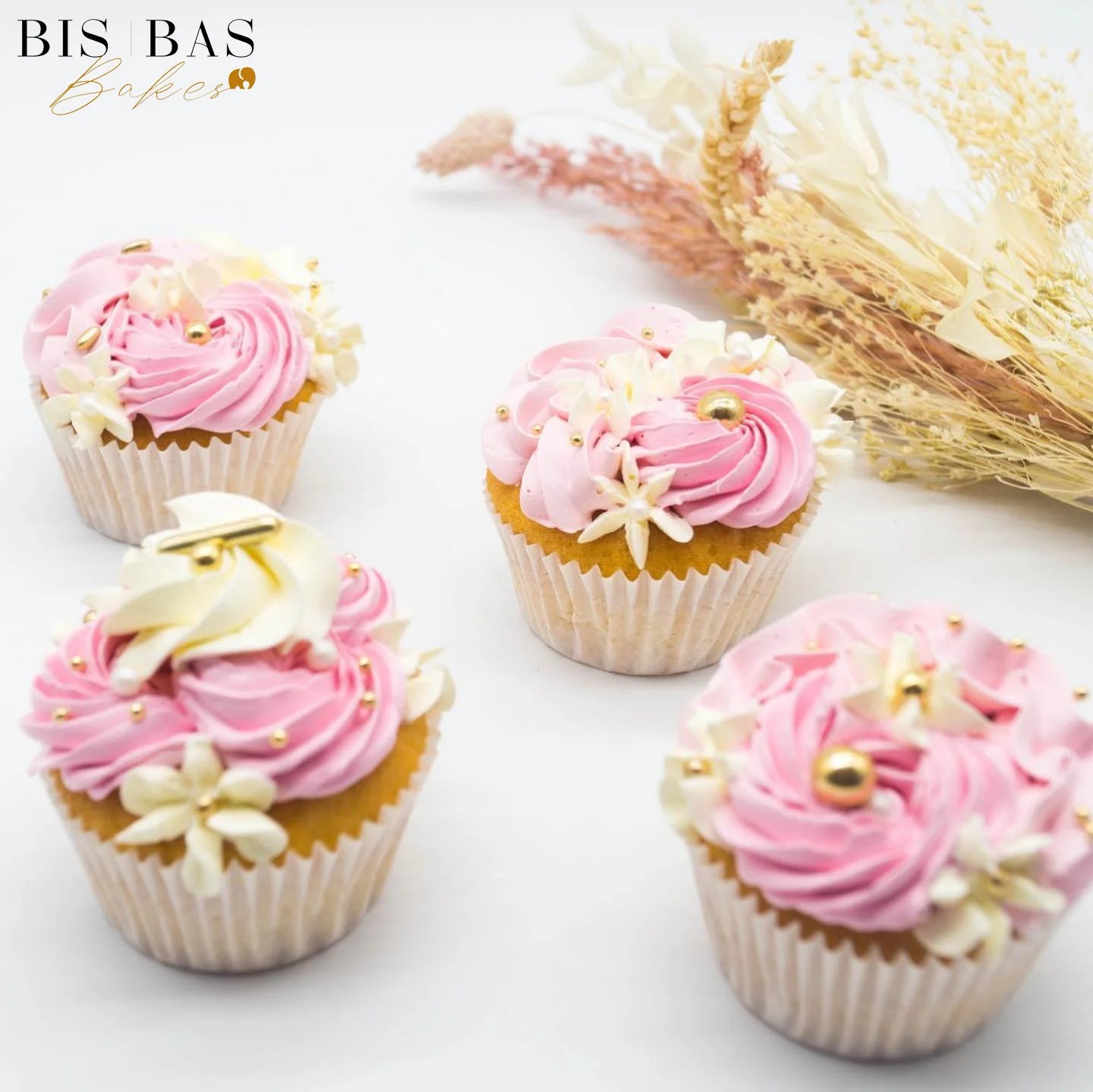 Witte baking cups - Cupcakedozen.nl