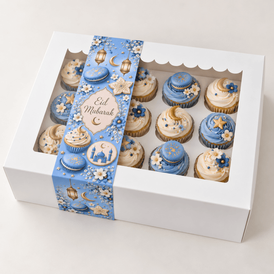 Witte doos voor 12 cupcakes met blauwe Eid Mubarak sleeve en blauwe cupcakes