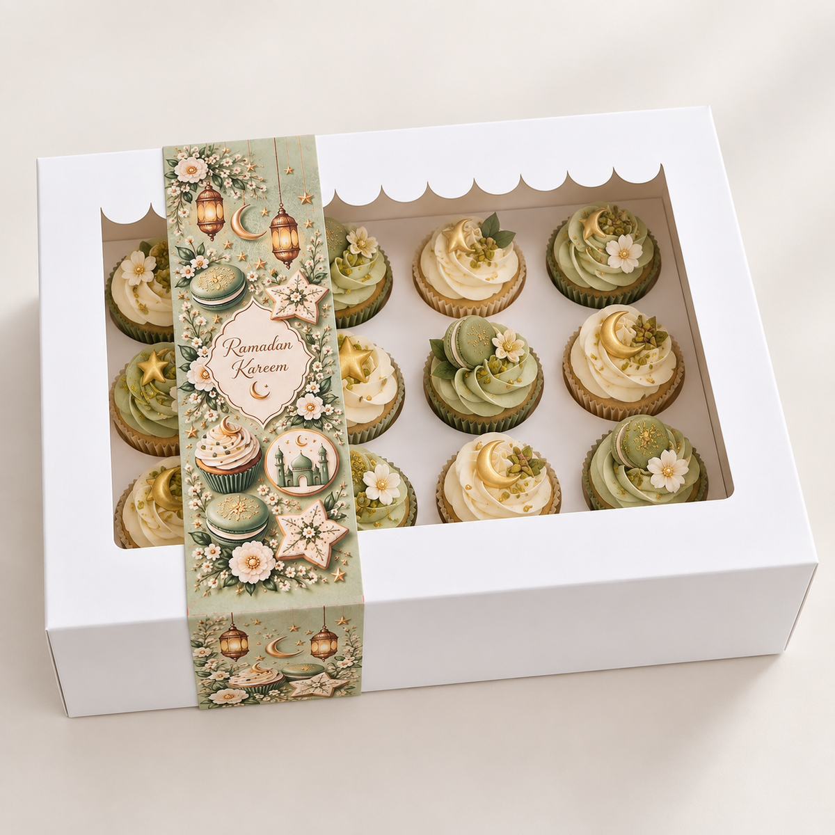 Witte doos voor 12 cupcakes met saliegroene Ramadan Kareem sleeve