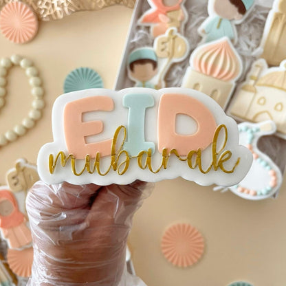 Eid Mubarak koekje in pastelkleuren in de hand