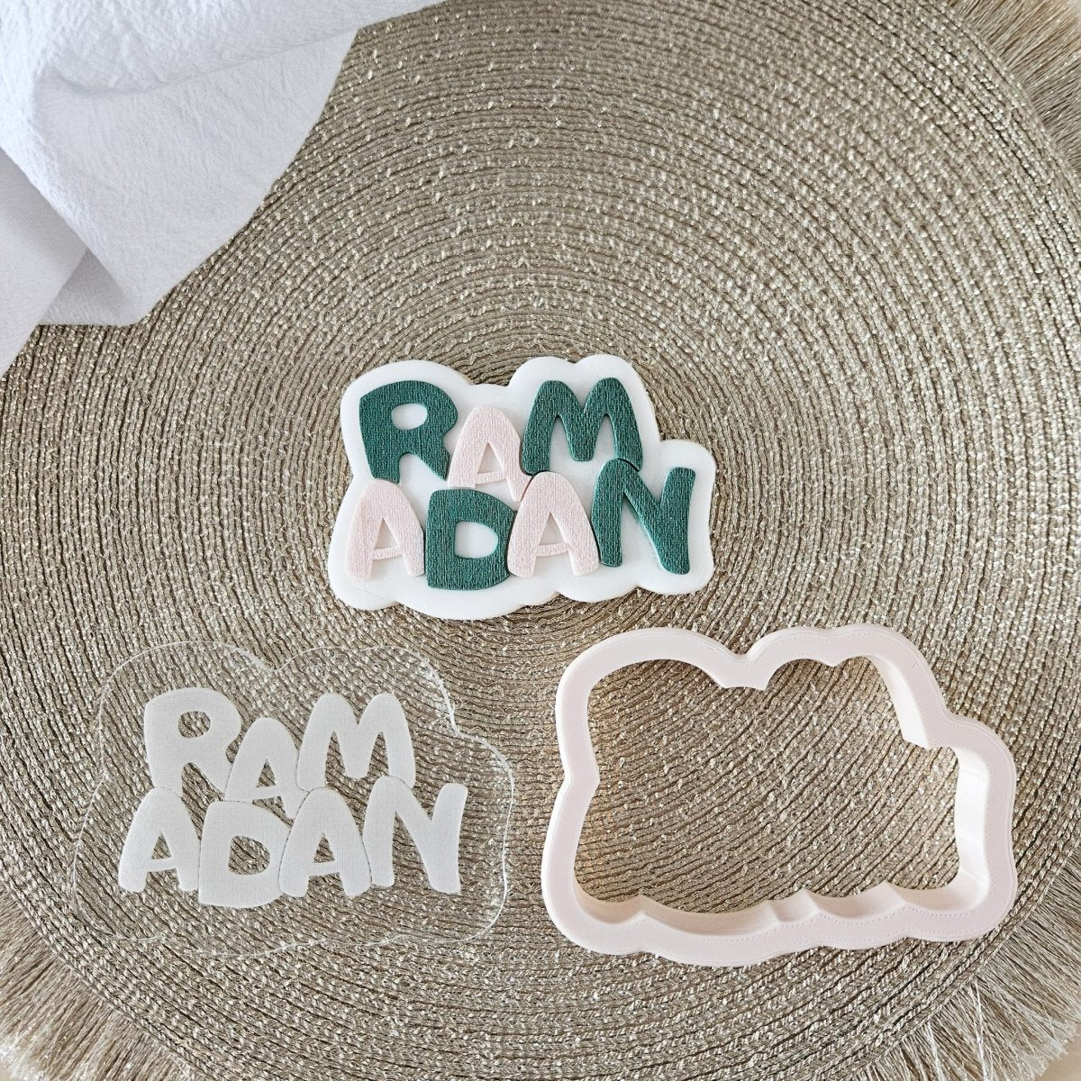 Stempel en uitsteker Ramadan op een rieten ondergrond