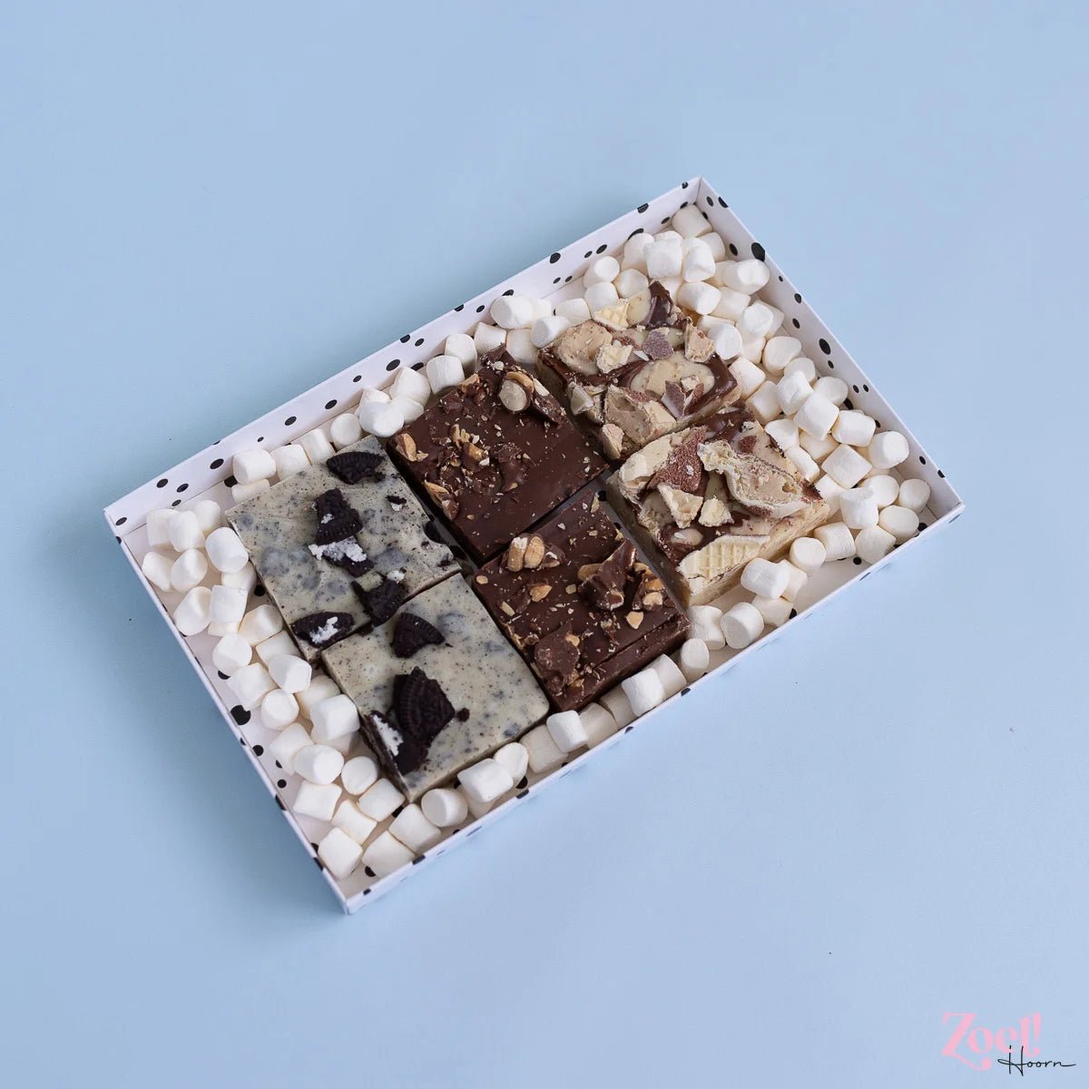 Zwarte stippen (brievenbus)doos voor koekjes (10 st) - Cupcakedozen.nl
