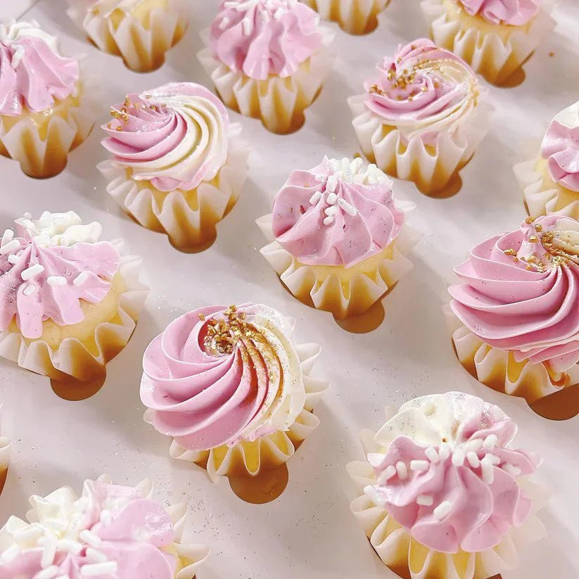 Geribbelde MINI cupcake cups - Wit (96 stuks) - Cupcakedozen.nl