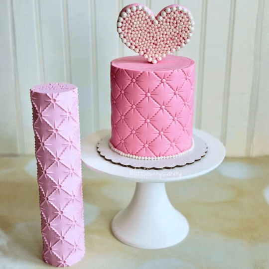 Reliëf roller met quilt structuur van Prop Options - Cupcakedozen.nl