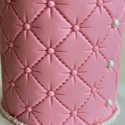 Reliëf roller met quilt structuur van Prop Options - Cupcakedozen.nl