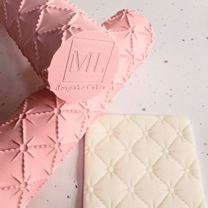 Reliëf roller met quilt structuur van Prop Options - Cupcakedozen.nl