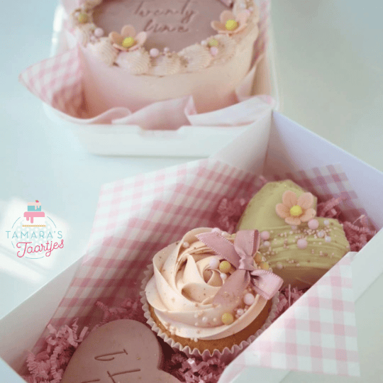 Vetvrij papier - roze ruiten (100 st) - Cupcakedozen.nl
